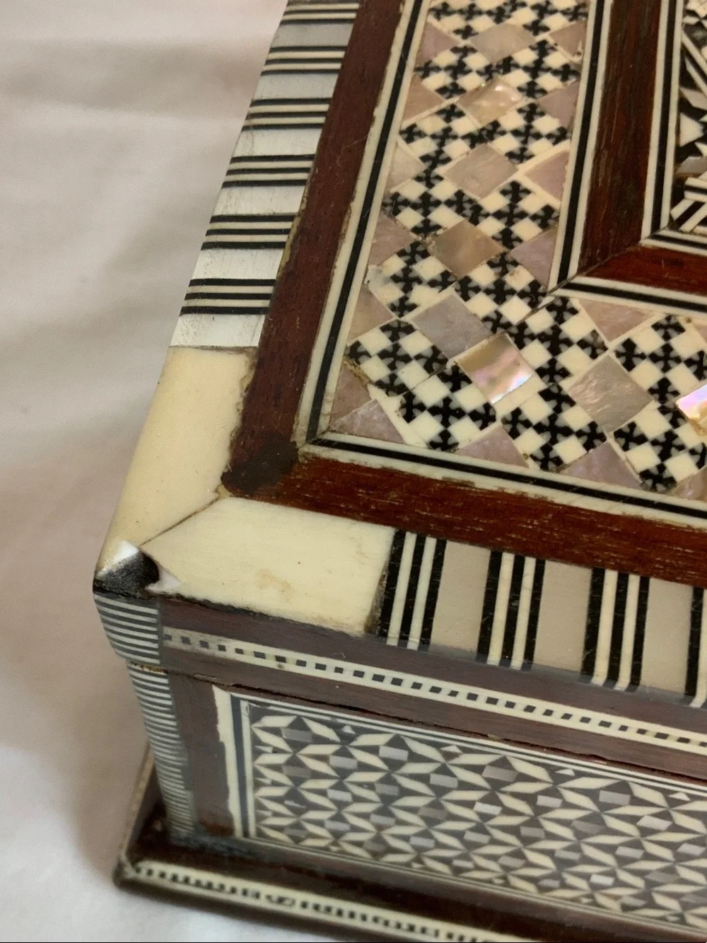Inlaid Pattern Jewelry Organizer Box in Brown and Cream